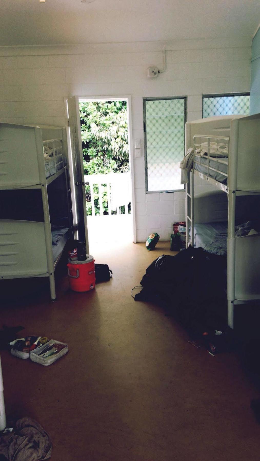 Absolute Backpackers 미션비치 외부 사진